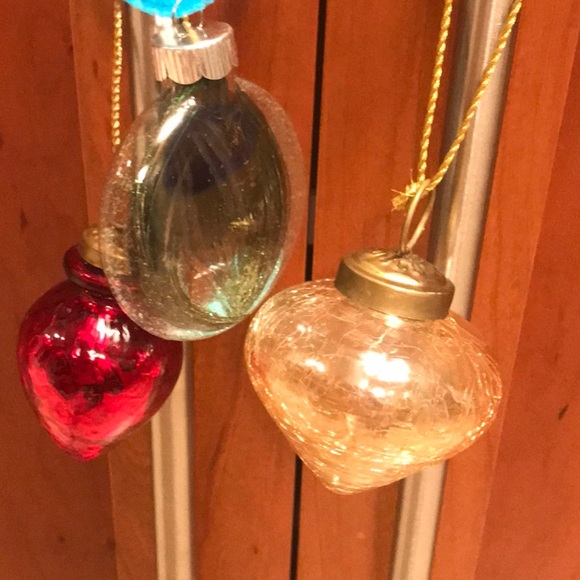 Set of 3 glass ornaments. - Picture 1 of 4